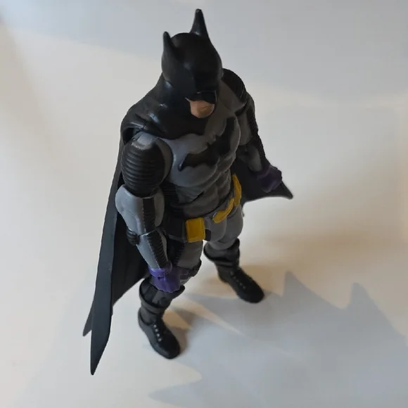 Batman Action Figure with Black Cape and Yellow Belt - Batman Zero Year 2015 - Picture 3 of 5